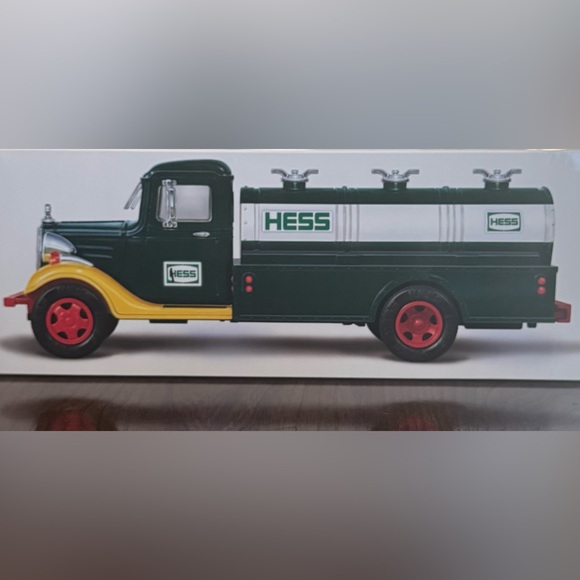 NIB Hess Truck. 2018 Collectors edition. celebrating 85 years. - Picture 3 of 8